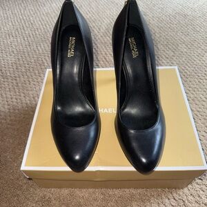 ~*NEW*~ Michael Kors Elegant Black Leather Heels